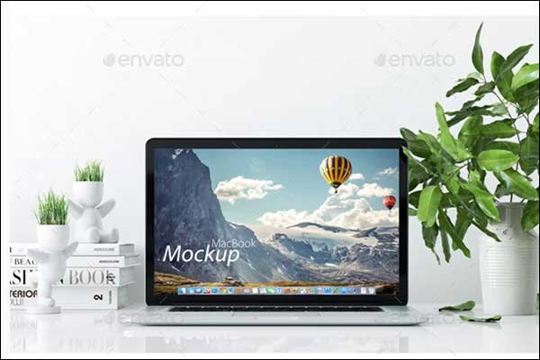 Mockup Mac on the Desk